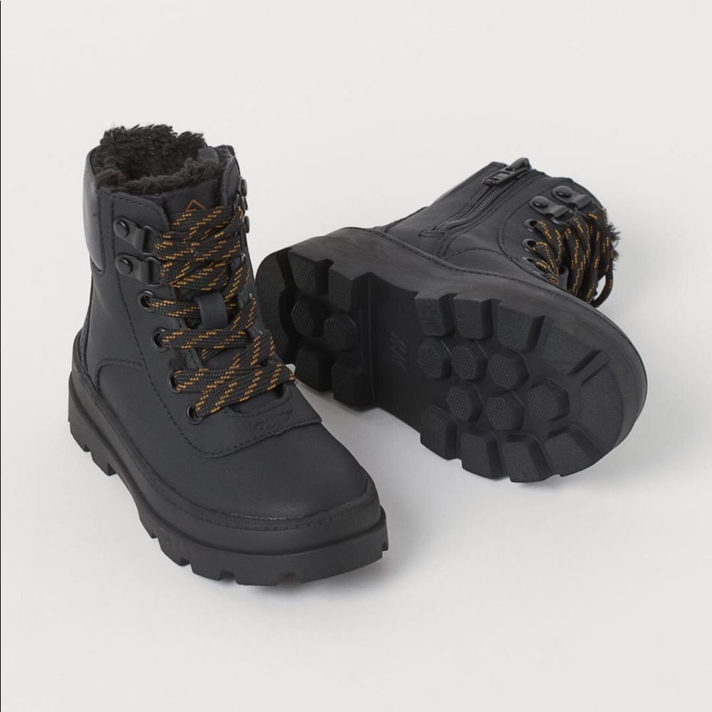 HM Cozy Fleece Lined Boots